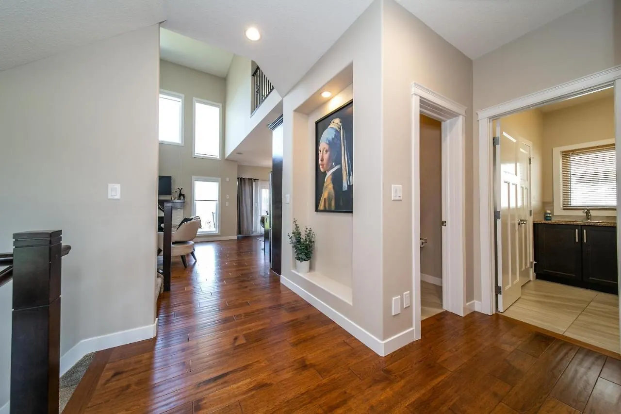 Huge Luxury Home - Games Room - Double Garage & Fast Wi-Fi - Free Netflix Edmonton