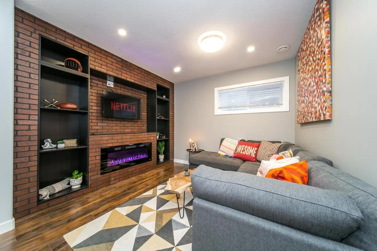 Casa vacanze Huge Luxury Home - Games Room - Double Garage & Fast Wi-Fi - Free Netflix Edmonton