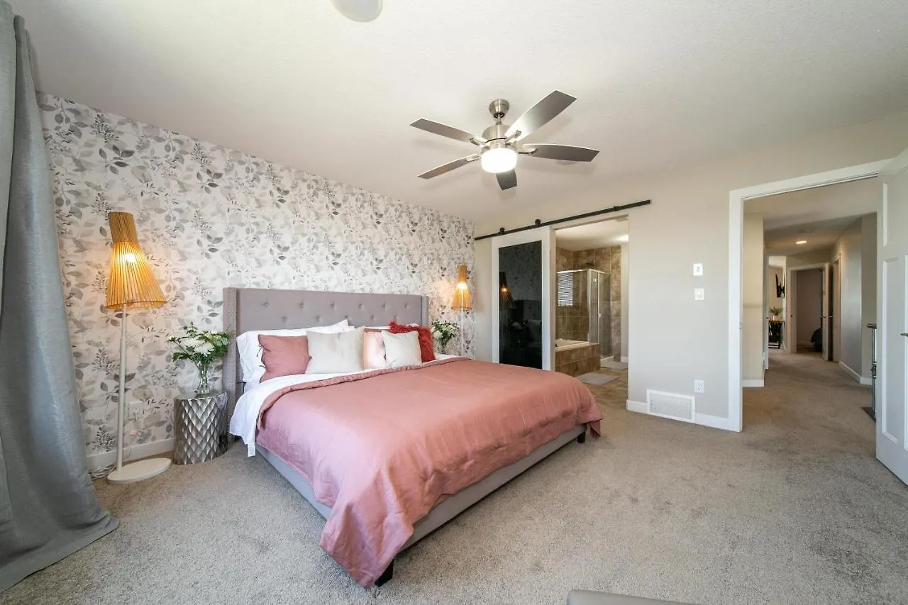 Huge Luxury Home - Games Room - Double Garage & Fast Wi-Fi - Free Netflix Edmonton Canada
