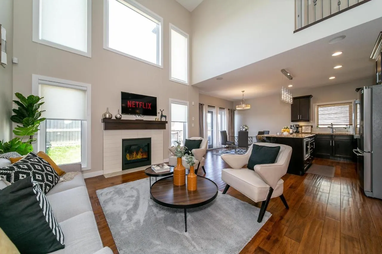 Huge Luxury Home - Games Room - Double Garage & Fast Wi-Fi - Free Netflix Edmonton