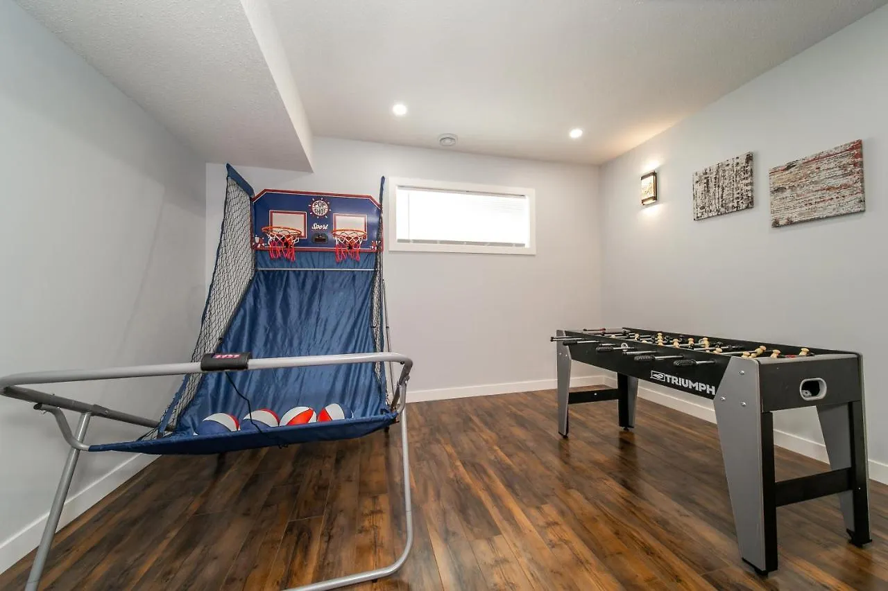 Huge Luxury Home - Games Room - Double Garage & Fast Wi-Fi - Free Netflix Edmonton Canada