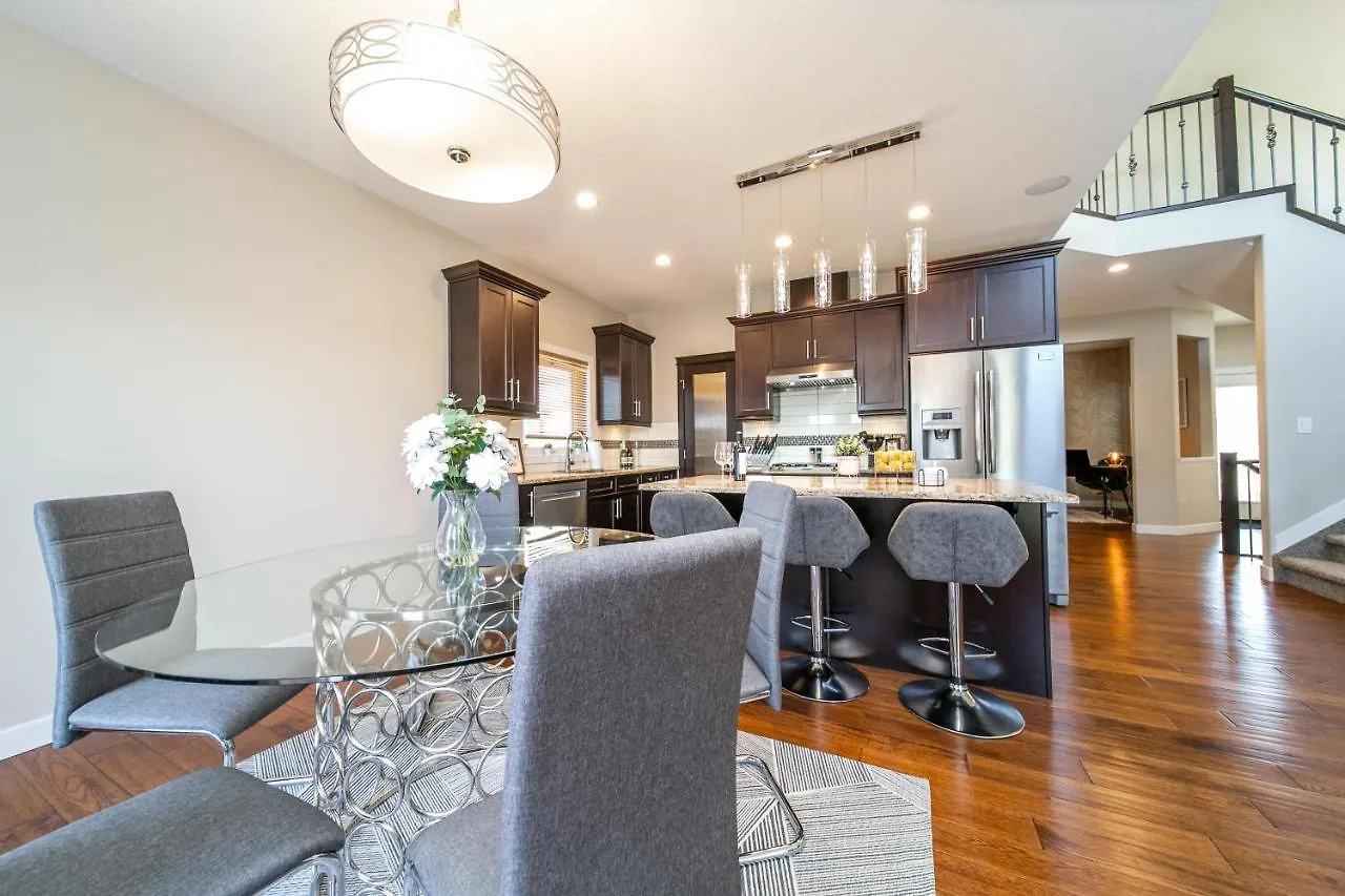 Casa vacanze Huge Luxury Home - Games Room - Double Garage & Fast Wi-Fi - Free Netflix Edmonton