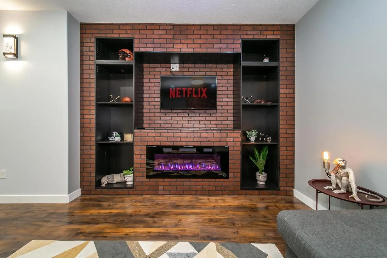 Casa vacanze Huge Luxury Home - Games Room - Double Garage & Fast Wi-Fi - Free Netflix Edmonton