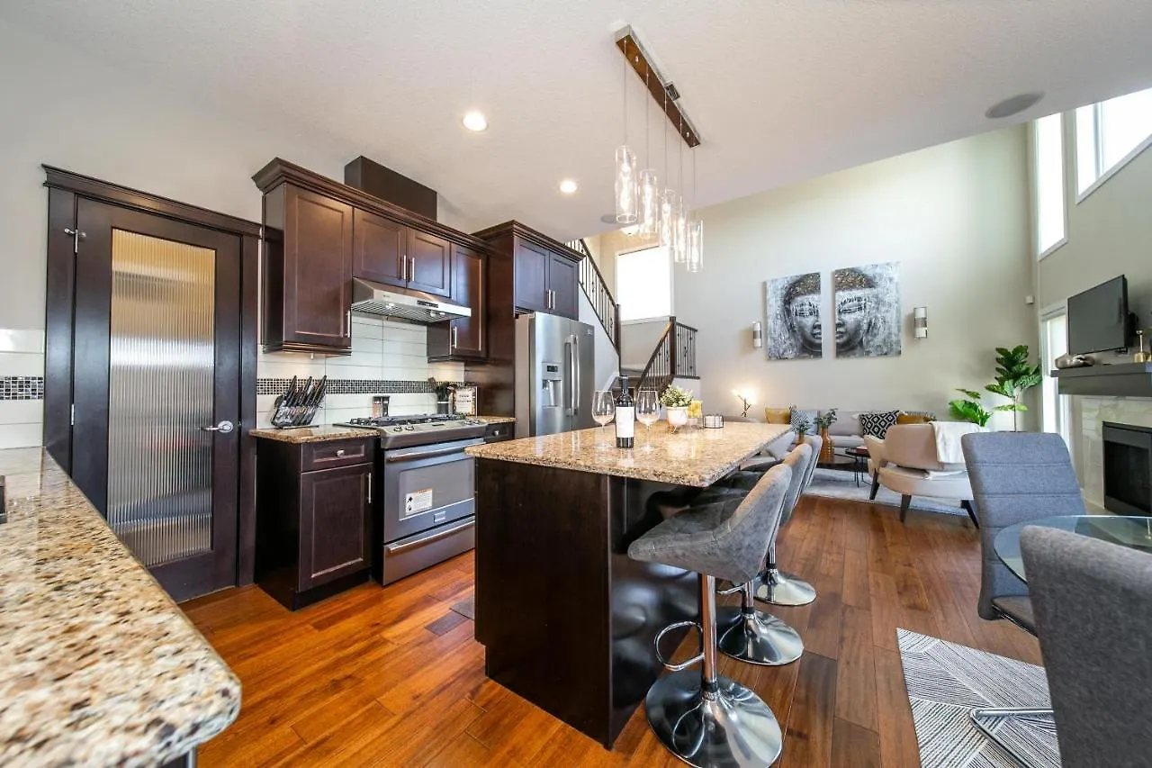 Casa vacanze Huge Luxury Home - Games Room - Double Garage & Fast Wi-Fi - Free Netflix Edmonton