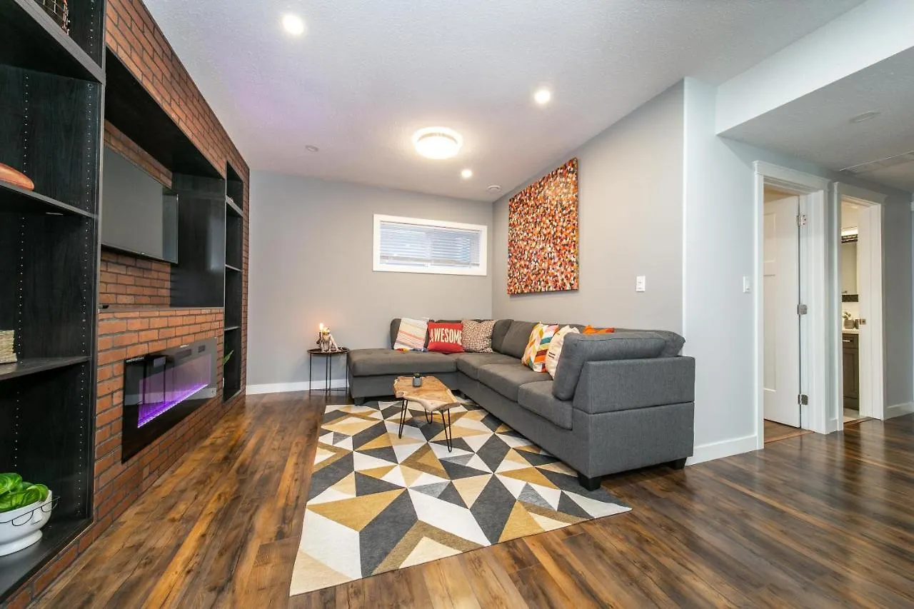 Huge Luxury Home - Games Room - Double Garage & Fast Wi-Fi - Free Netflix Edmonton Canada