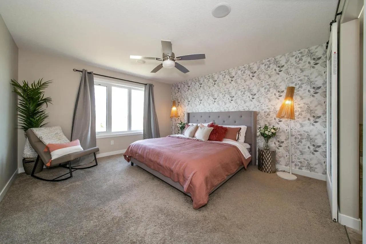 Huge Luxury Home - Games Room - Double Garage & Fast Wi-Fi - Free Netflix Edmonton 0*,  Canada