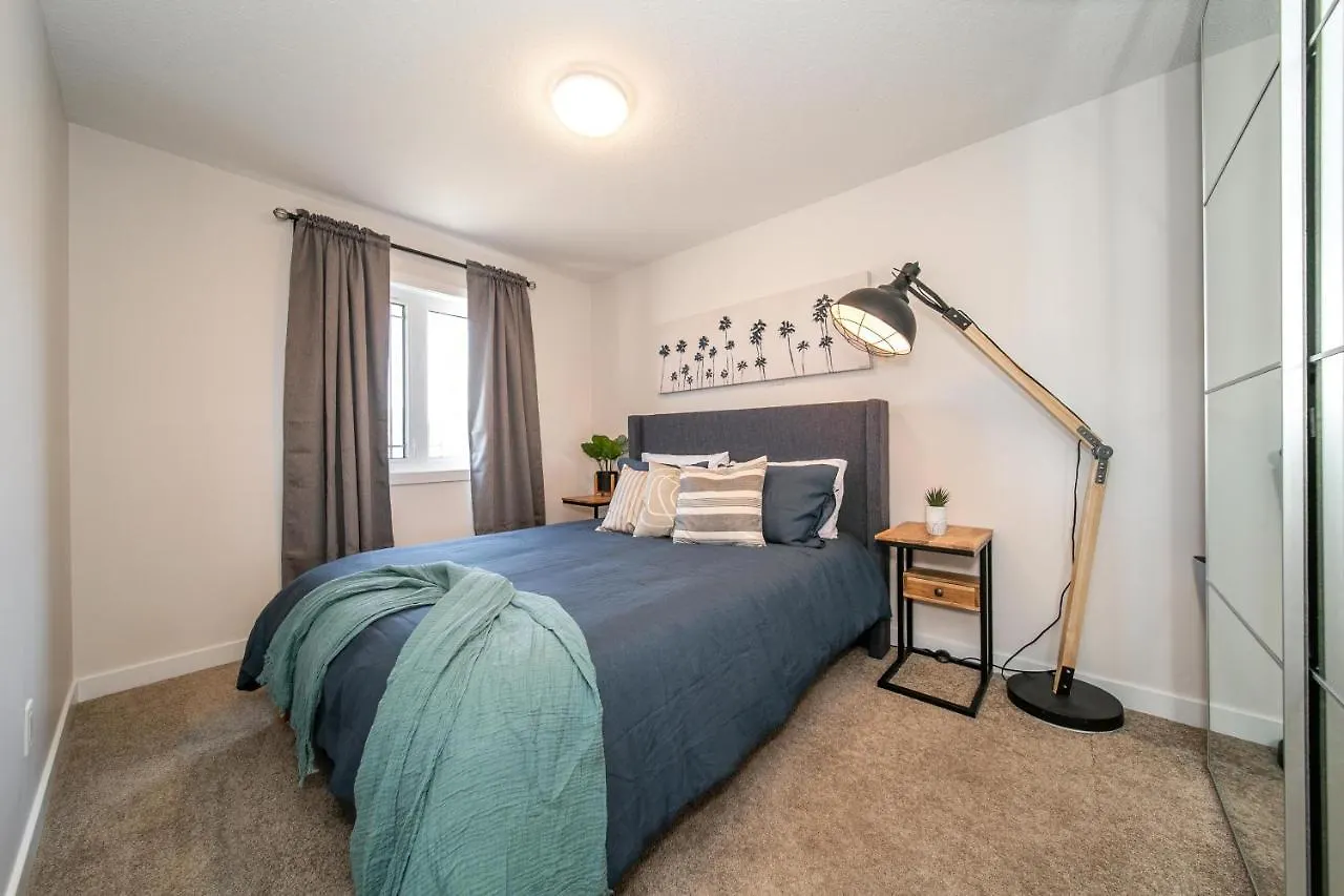 Huge Luxury Home - Games Room - Double Garage & Fast Wi-Fi - Free Netflix Edmonton Casa vacanze