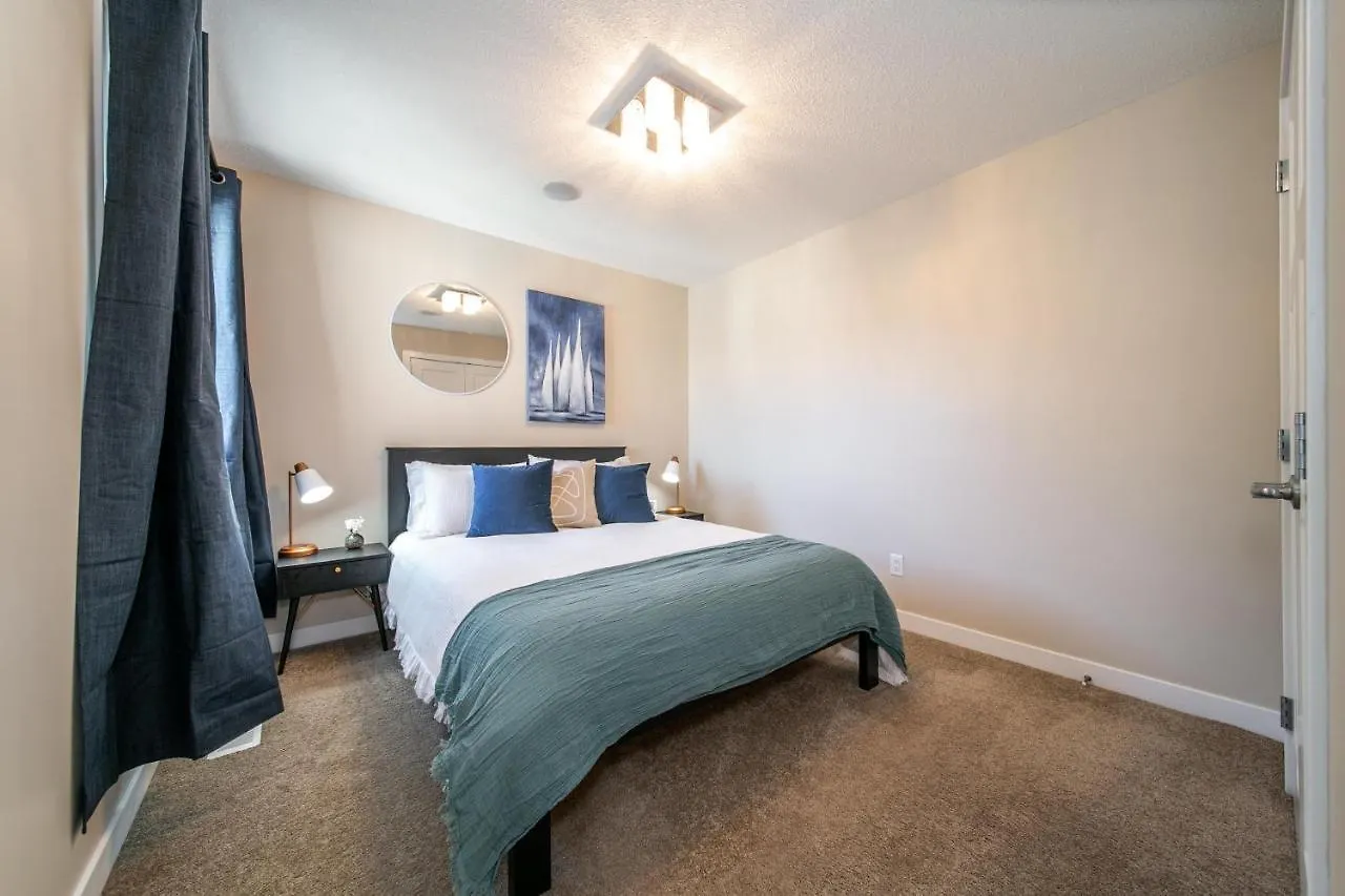 Huge Luxury Home - Games Room - Double Garage & Fast Wi-Fi - Free Netflix Edmonton