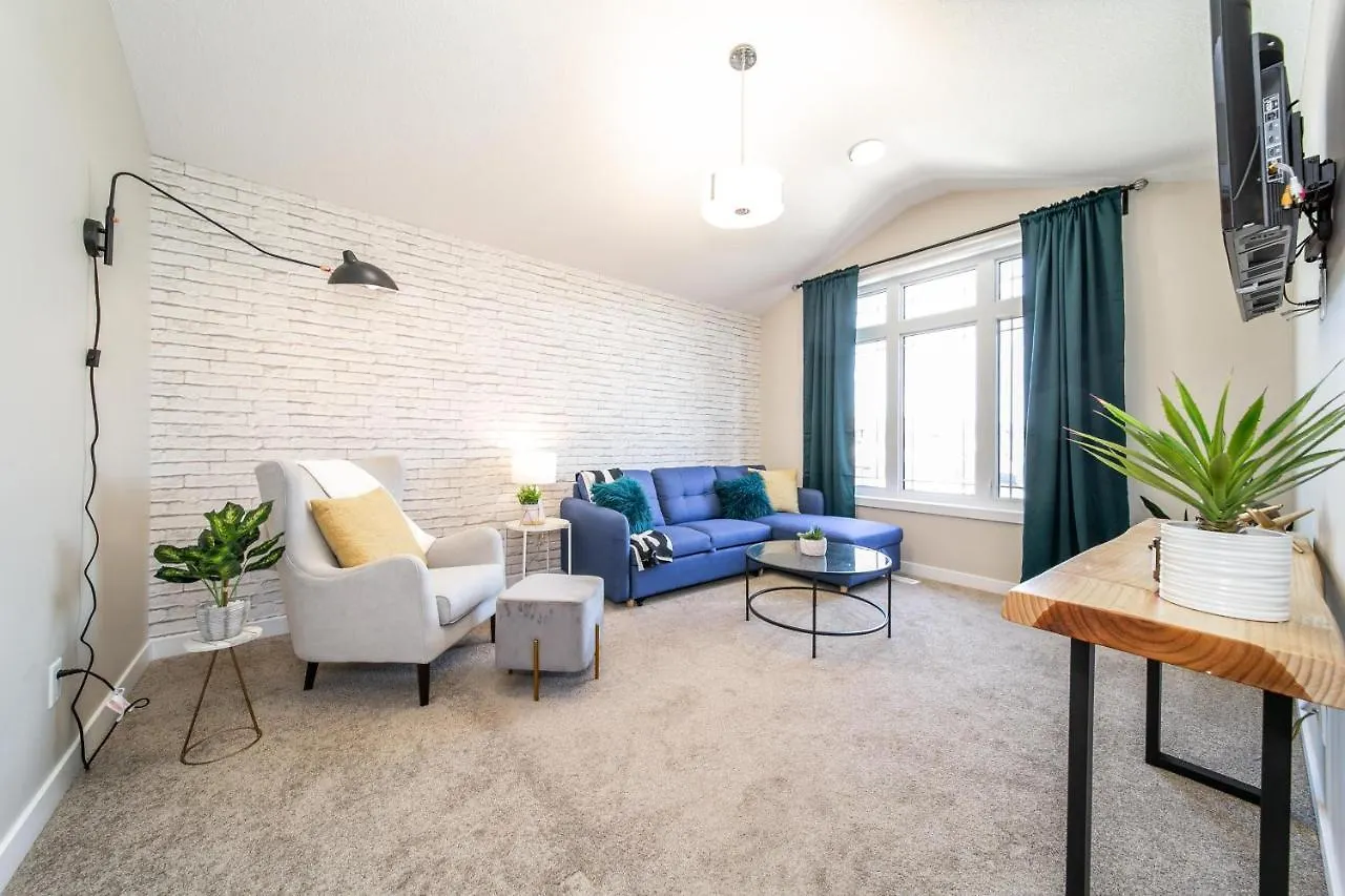 Huge Luxury Home - Games Room - Double Garage & Fast Wi-Fi - Free Netflix Edmonton Canada