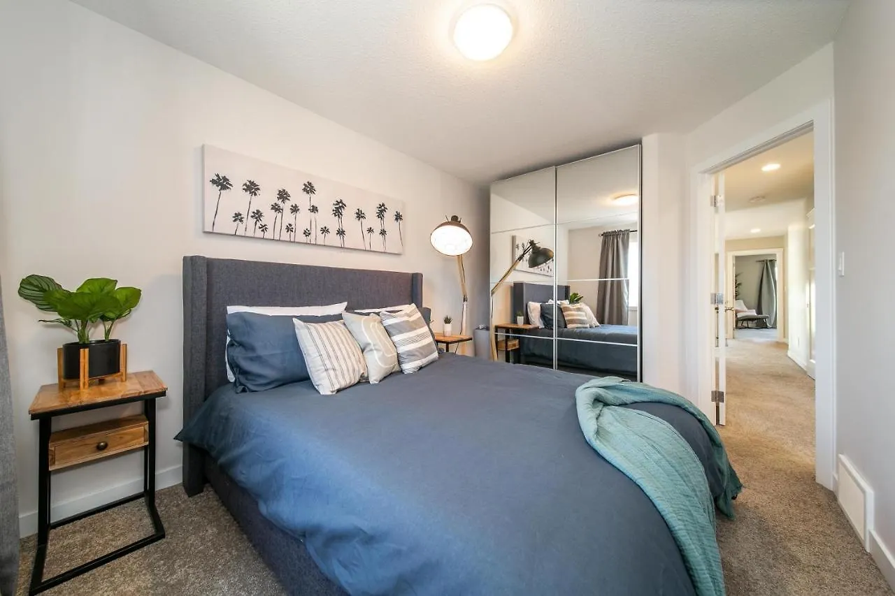 Huge Luxury Home - Games Room - Double Garage & Fast Wi-Fi - Free Netflix Edmonton