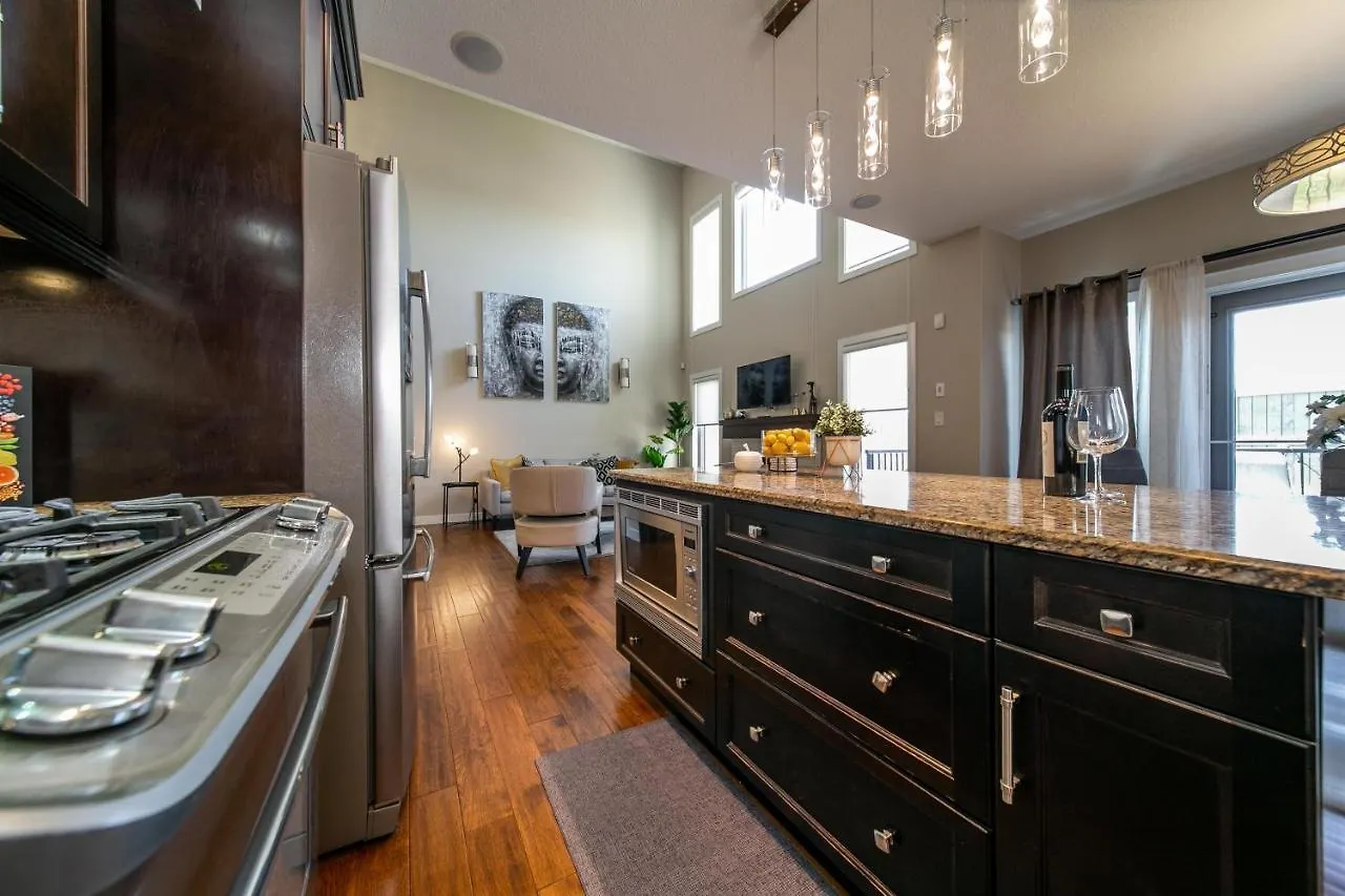 Casa vacanze Huge Luxury Home - Games Room - Double Garage & Fast Wi-Fi - Free Netflix Edmonton