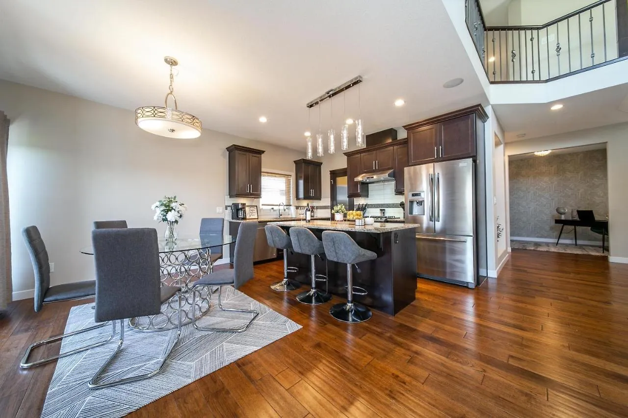 אדמונטון Huge Luxury Home - Games Room - Double Garage & Fast Wi-Fi - Free Netflix 0*,