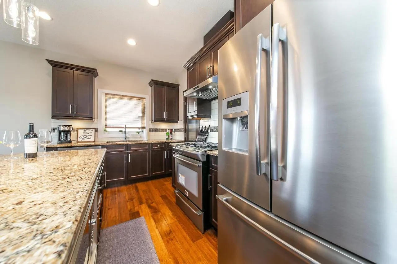 אדמונטון Huge Luxury Home - Games Room - Double Garage & Fast Wi-Fi - Free Netflix 0*,