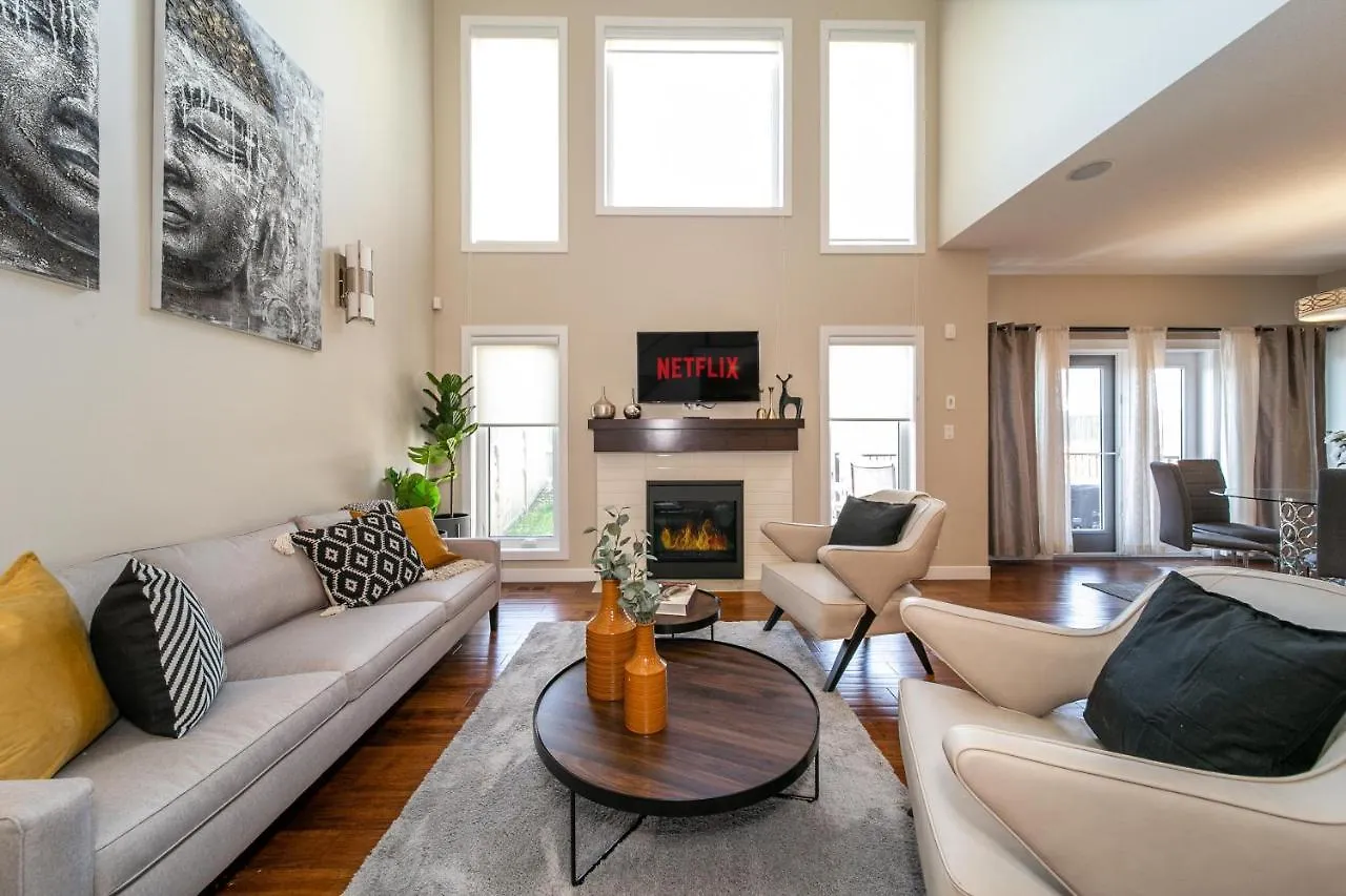 הקונטקטים של Huge Luxury Home - Games Room - Double Garage & Fast Wi-Fi - Free Netflix
