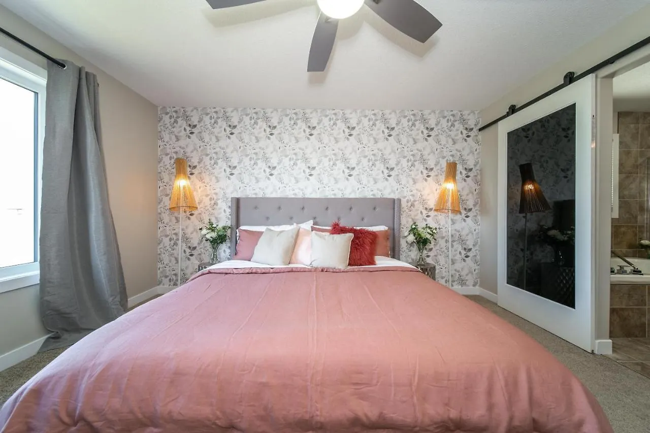 אדמונטון Huge Luxury Home - Games Room - Double Garage & Fast Wi-Fi - Free Netflix 0*,