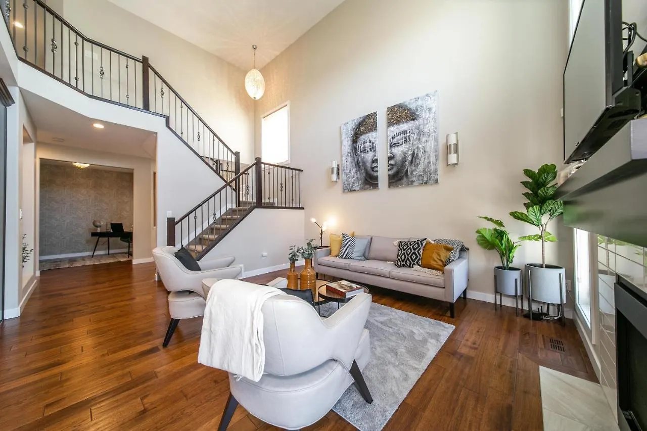 אדמונטון Huge Luxury Home - Games Room - Double Garage & Fast Wi-Fi - Free Netflix קנדה