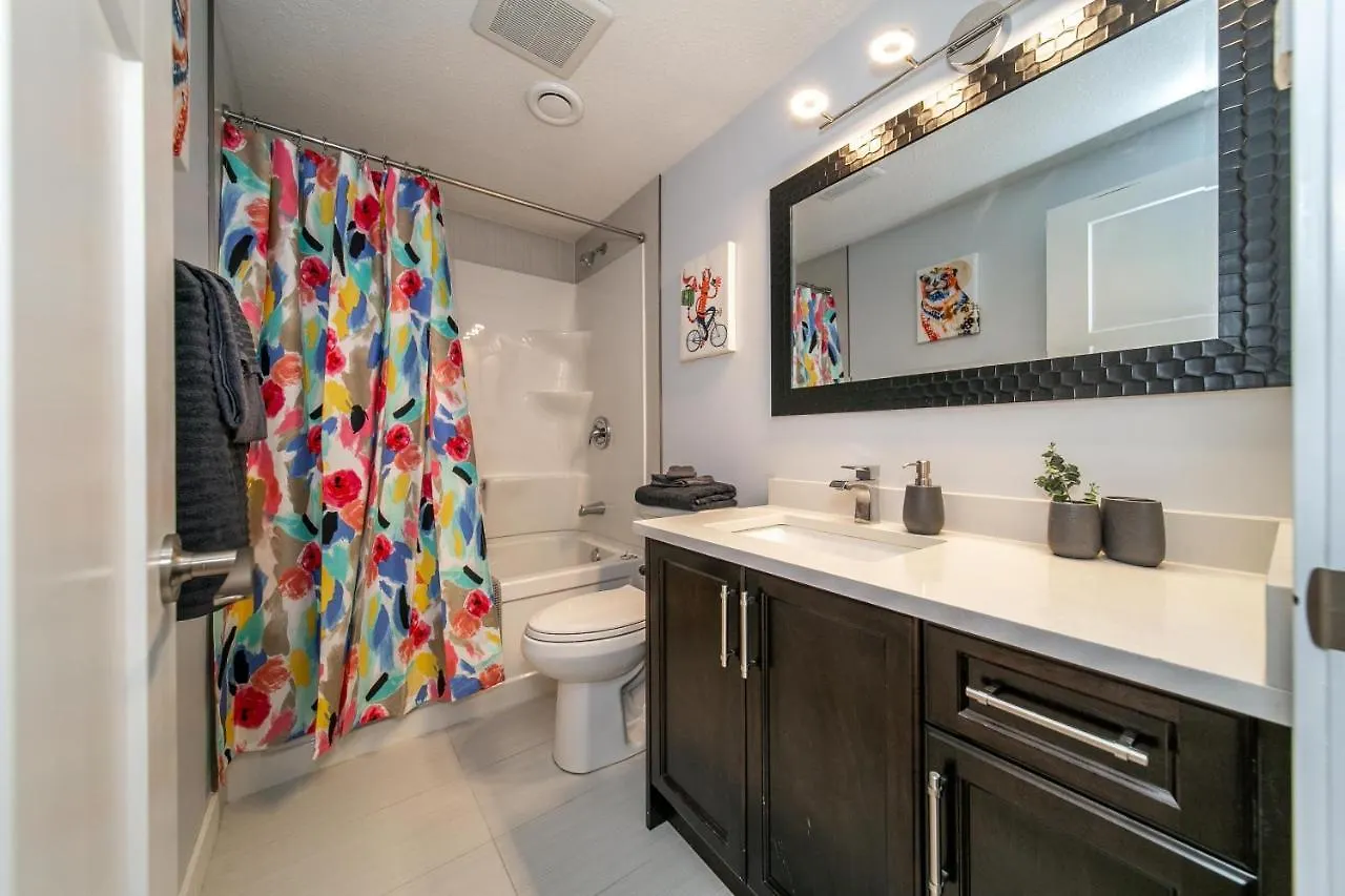 בית נופש אדמונטון Huge Luxury Home - Games Room - Double Garage & Fast Wi-Fi - Free Netflix